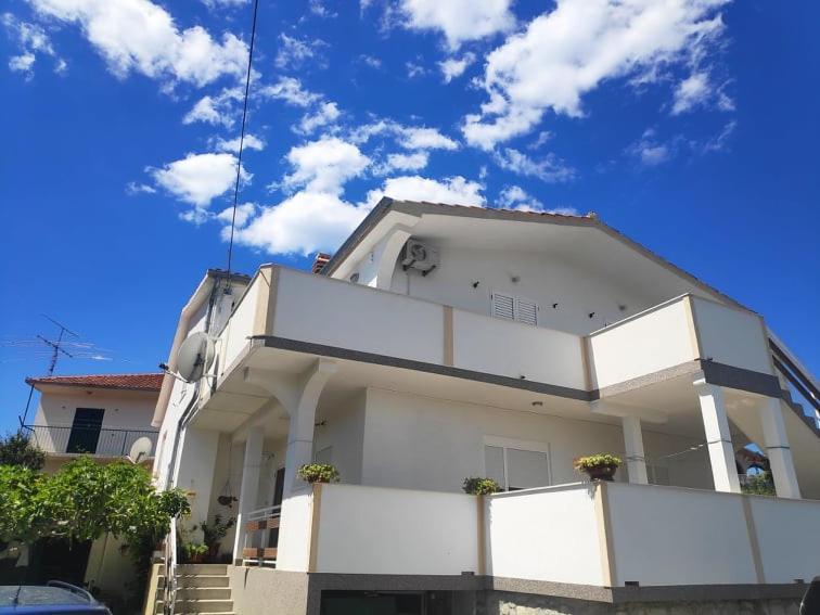 Apartmani Lucica يزيرا المظهر الخارجي الصورة