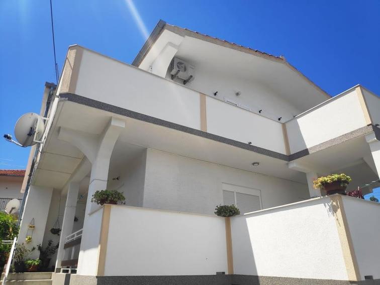 Apartmani Lucica يزيرا المظهر الخارجي الصورة